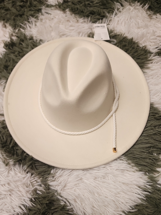 Forever 21 Accessories - NWT Forever 21 White/Cream Fedora